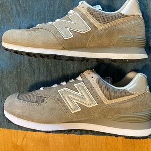 New Balance shoes (right is size 10, left is size 9.5)